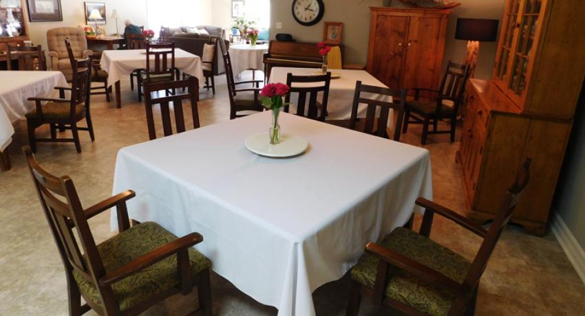 dining room at Nine Mile Villa